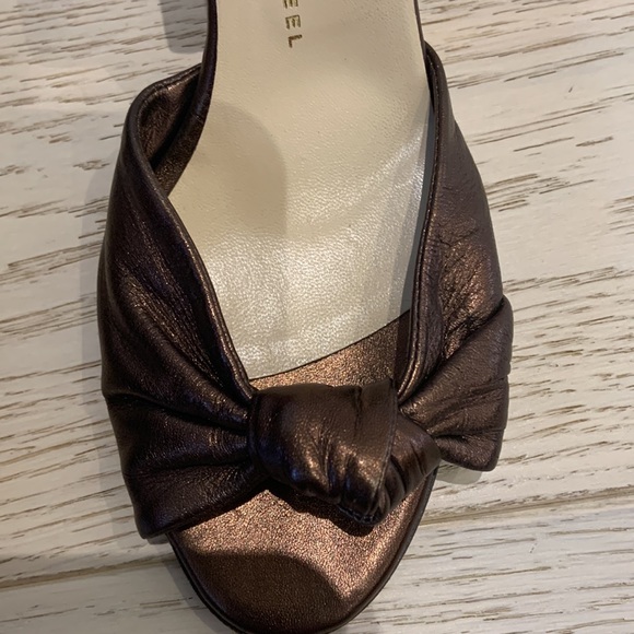 Alexandra Neel high heels in chocolate brown shimmer. Medium high heel. - Picture 4 of 4